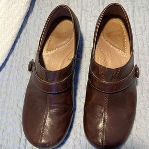 Dansko brown leather clogs. Good used condition. Size 38.